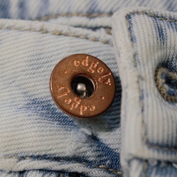 Maurices edgely™ High Rise Sparkle Relaxed Straight Jean - Picture 3 of 7